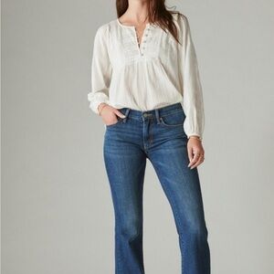 Lucky Brand. Size 27/4. Slim-fit,midrise, boot, cut